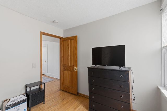 1105 Rose Avenue E, Saint Paul, MN 55106