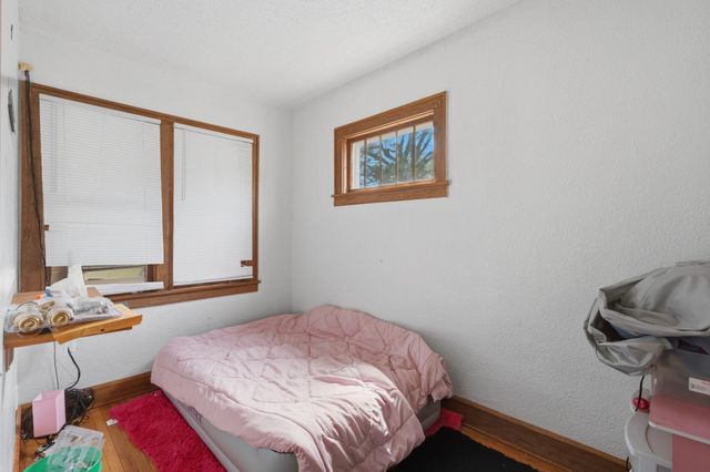 1105 Rose Avenue E, Saint Paul, MN 55106