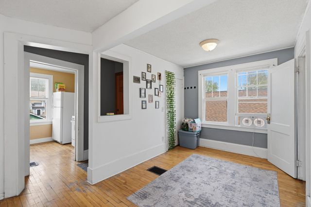 1105 Rose Avenue E, Saint Paul, MN 55106