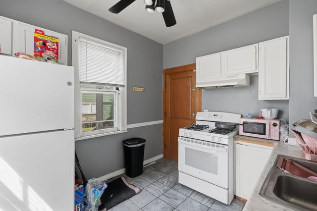 1105 Rose Avenue E, Saint Paul, MN 55106