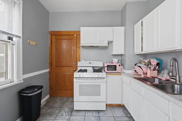 1105 Rose Avenue E, Saint Paul, MN 55106