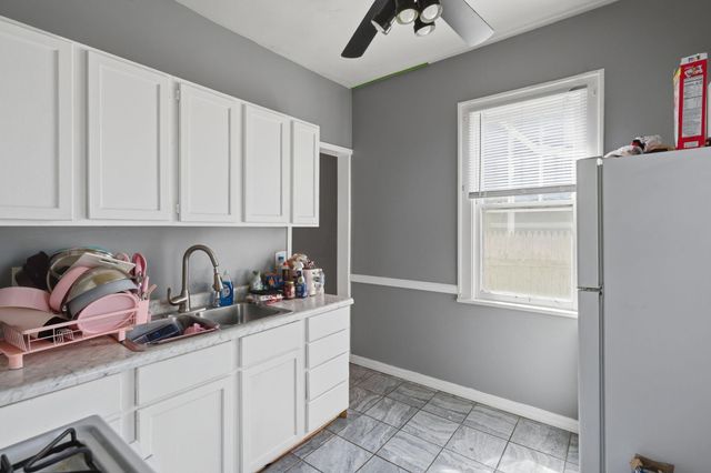 1105 Rose Avenue E, Saint Paul, MN 55106