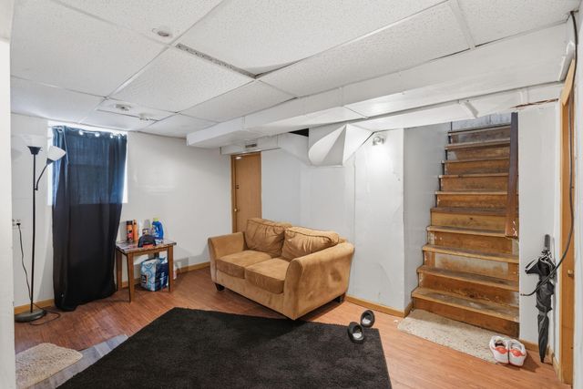 1105 Rose Avenue E, Saint Paul, MN 55106