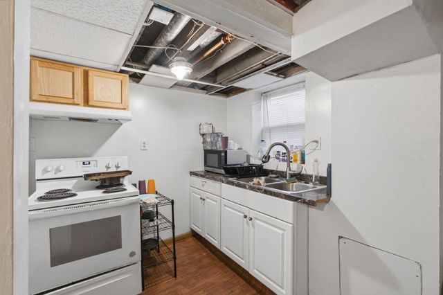1105 Rose Avenue E, Saint Paul, MN 55106