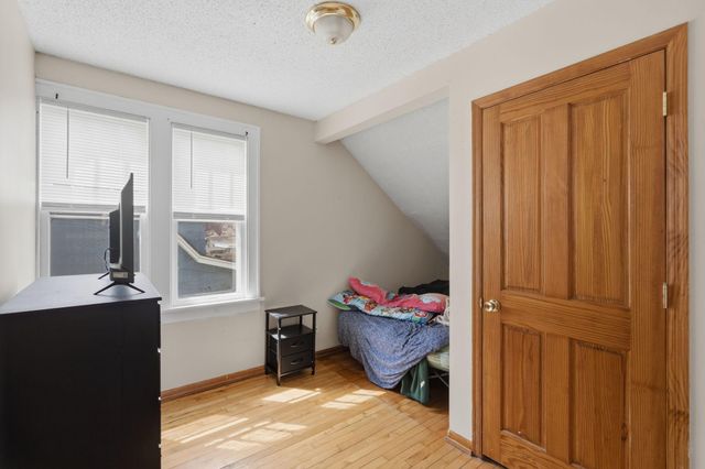 1105 Rose Avenue E, Saint Paul, MN 55106