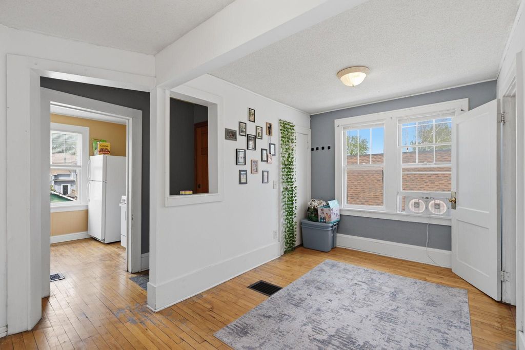 1105 Rose Avenue E, Saint Paul, MN 55106 — photo 2
