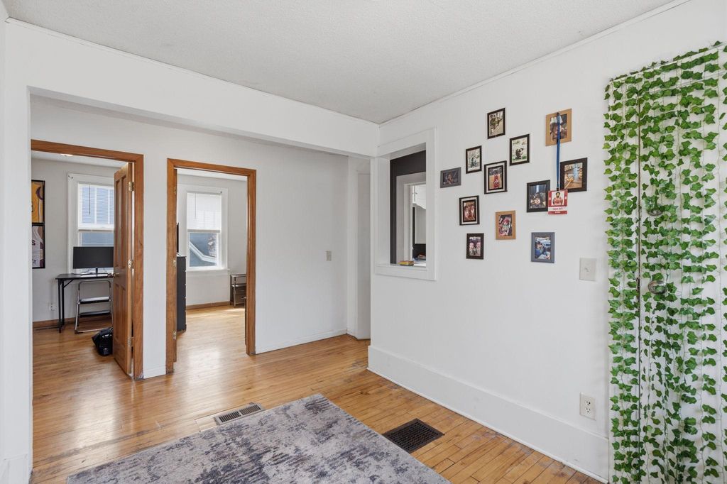 1105 Rose Avenue E, Saint Paul, MN 55106 — photo 3