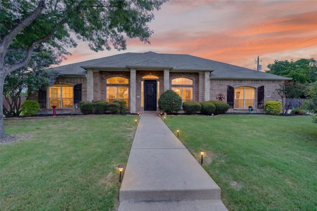800 Wren Court, Forney, TX 75126