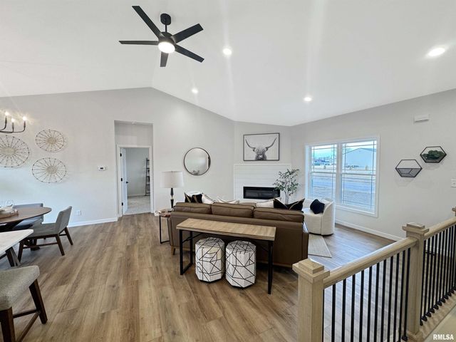 28 Neylon Street, Mt Sterling, IL 62353