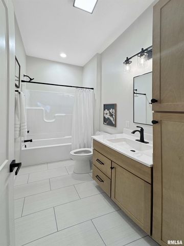 28 Neylon Street, Mt Sterling, IL 62353