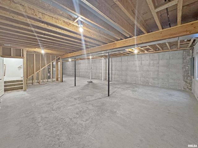 28 Neylon Street, Mt Sterling, IL 62353