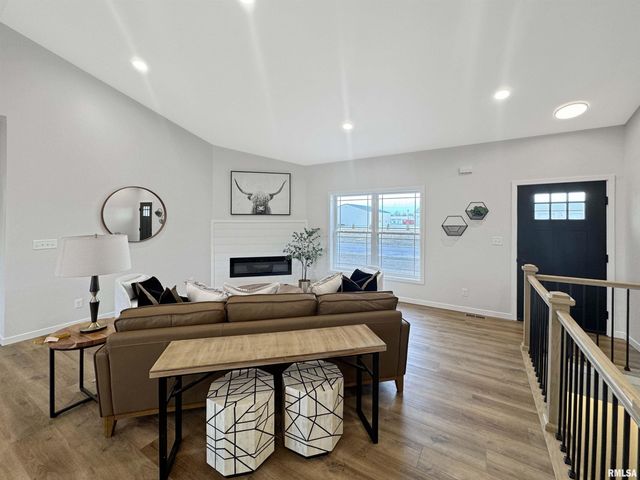 28 Neylon Street, Mt Sterling, IL 62353