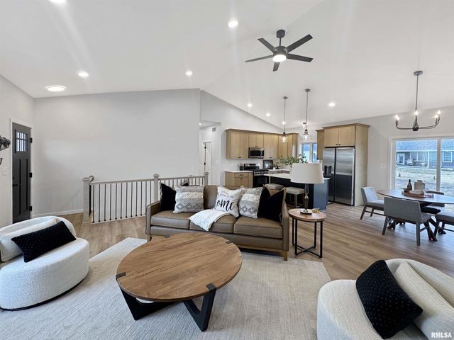 28 Neylon Street, Mt Sterling, IL 62353