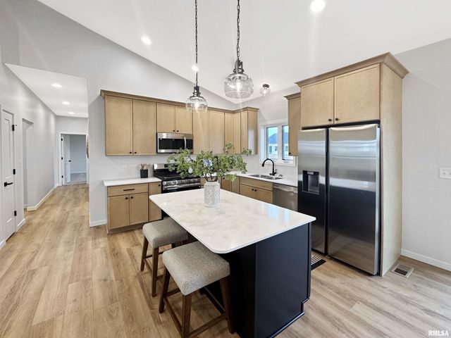 28 Neylon Street, Mt Sterling, IL 62353