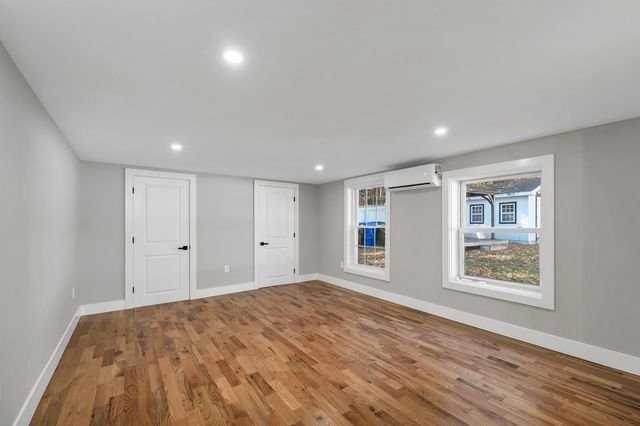 77 Straw Road, Manchester, NH 03102
