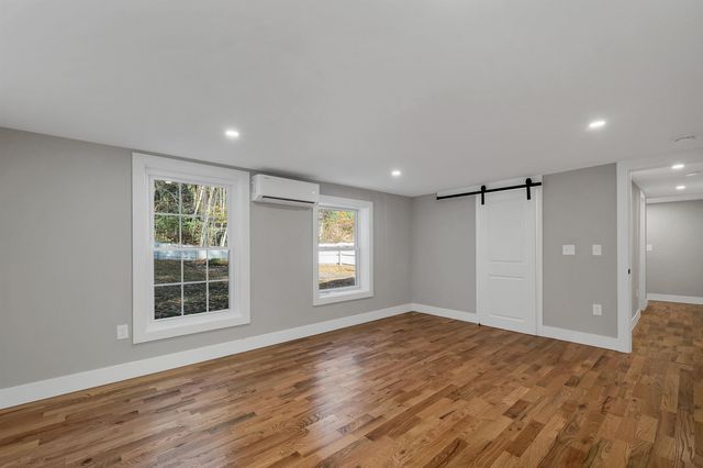 77 Straw Road, Manchester, NH 03102
