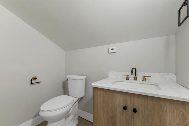 77 Straw Road, Manchester, NH 03102