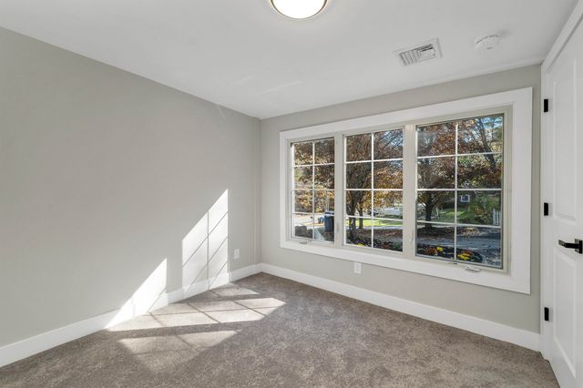 77 Straw Road, Manchester, NH 03102