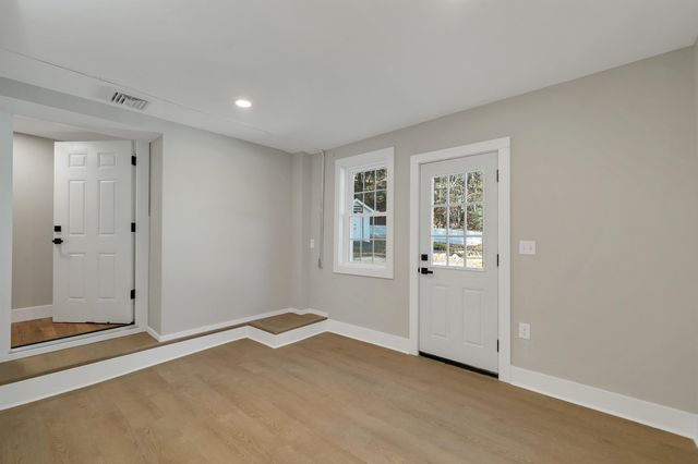77 Straw Road, Manchester, NH 03102