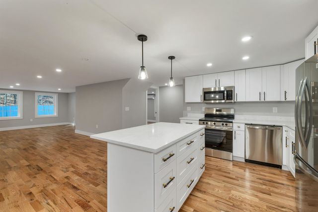 77 Straw Road, Manchester, NH 03102