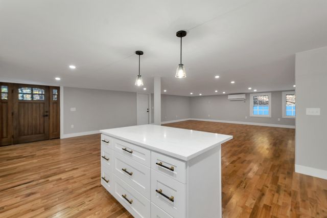 77 Straw Road, Manchester, NH 03102