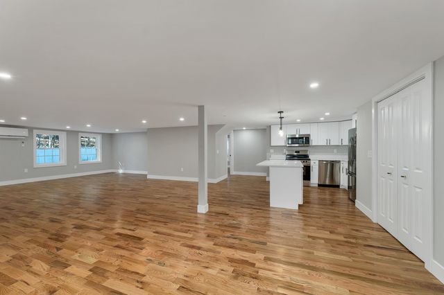 77 Straw Road, Manchester, NH 03102