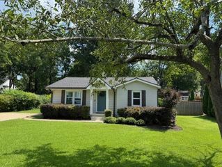 1060 Mclinden SE Avenue, Smyrna, GA 30080