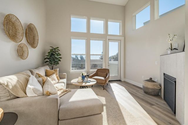 121 Aptos Village Way 4, Aptos, CA 95003