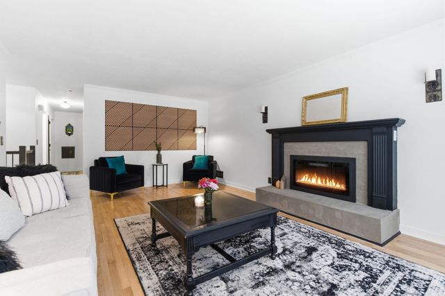 18115 20th Avenue N, Plymouth, MN 55447