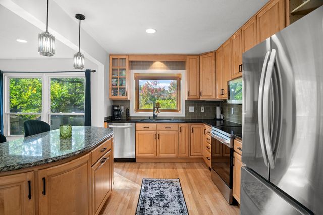 18115 20th Avenue N, Plymouth, MN 55447