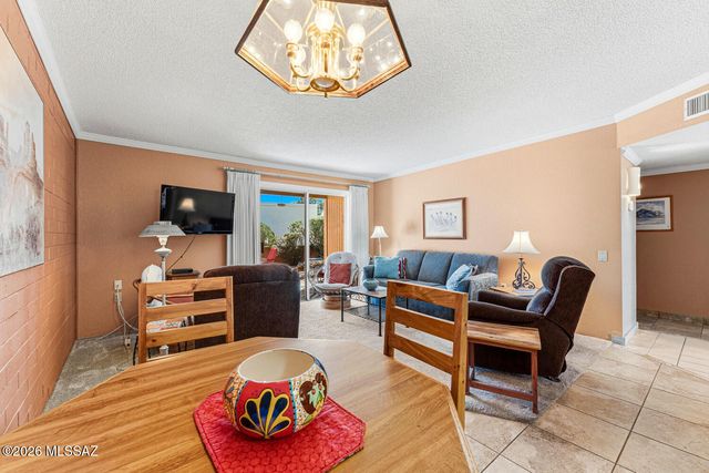 326 N Calle Del Chancero, Green Valley, AZ 85614