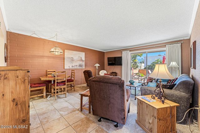 326 N Calle Del Chancero, Green Valley, AZ 85614
