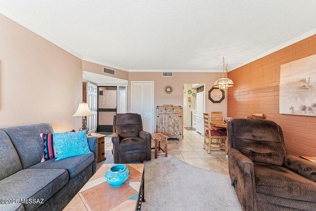 326 N Calle Del Chancero, Green Valley, AZ 85614