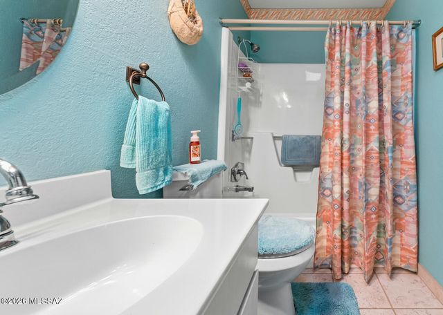 326 N Calle Del Chancero, Green Valley, AZ 85614
