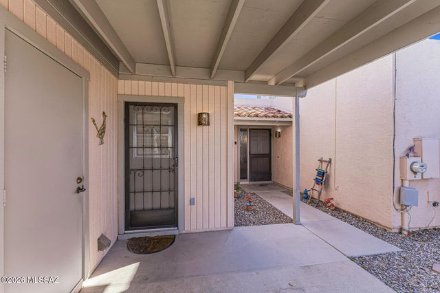326 N Calle Del Chancero, Green Valley, AZ 85614