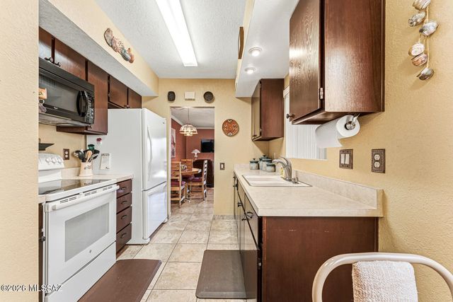 326 N Calle Del Chancero, Green Valley, AZ 85614