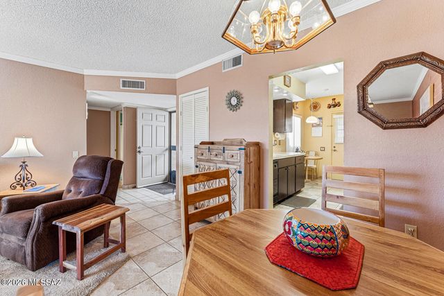 326 N Calle Del Chancero, Green Valley, AZ 85614