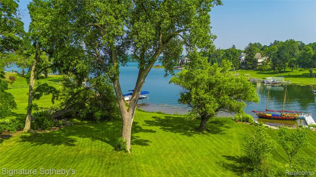 2475 N LAKE ANGELUS Road W, Lake Angelus, MI 48326