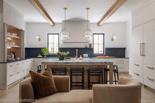 2475 N LAKE ANGELUS Road W, Lake Angelus, MI 48326