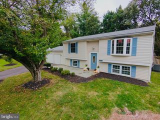 13987 CABELLS MILL DR, Centreville, VA 20120
