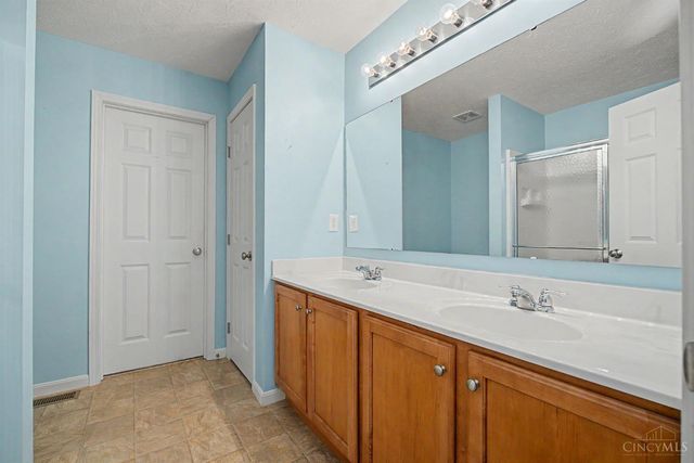 533 Lake Front Drive, Lebanon, OH 45036
