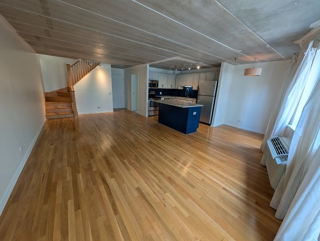 711 W Gordon Terrace 305, Chicago, IL 60613
