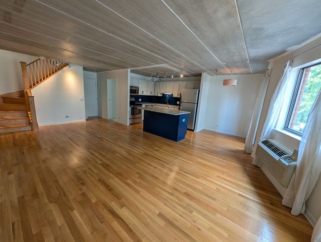 711 W Gordon Terrace 305, Chicago, IL 60613