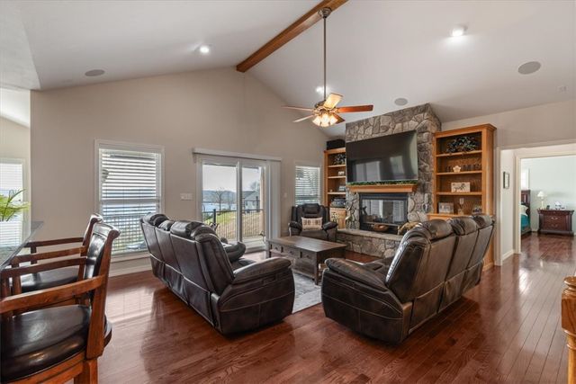 122 Holland Pt, Eureka Springs, AR 72631