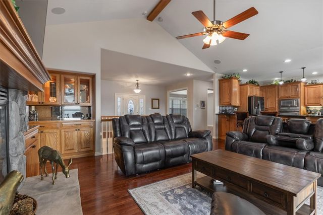 122 Holland Pt, Eureka Springs, AR 72631
