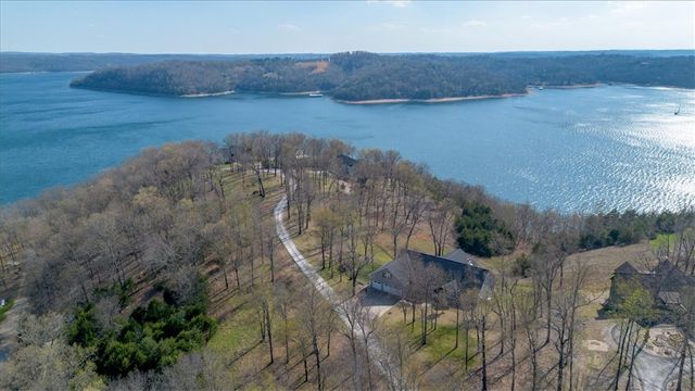 122 Holland Pt, Eureka Springs, AR 72631