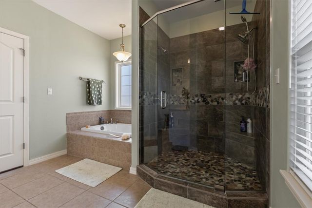 122 Holland Pt, Eureka Springs, AR 72631