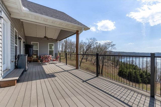 122 Holland Pt, Eureka Springs, AR 72631