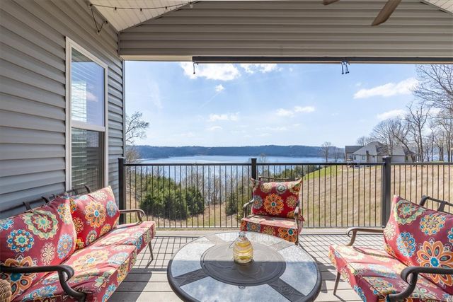 122 Holland Pt, Eureka Springs, AR 72631