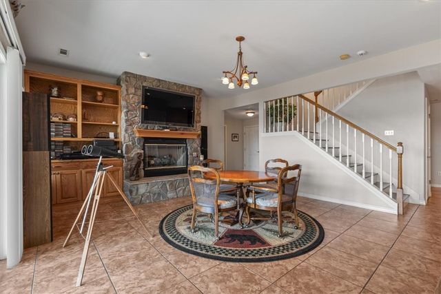 122 Holland Pt, Eureka Springs, AR 72631